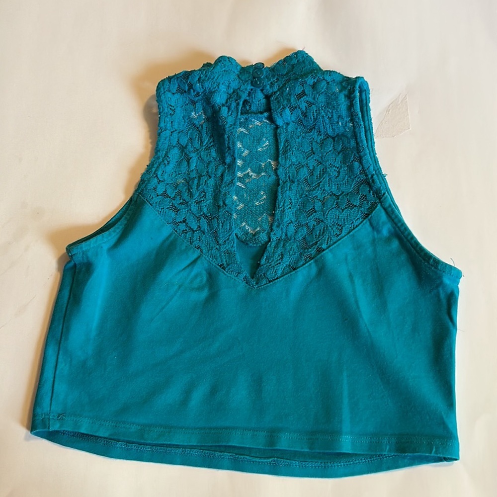 Sleeveless shirt